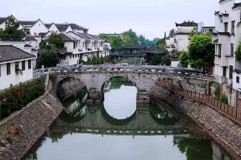 电池ETF（561910）早盘放量飙升3%！阳光电源大涨超6%领衔！机构：业绩亮眼，逆变器龙头穿越周期